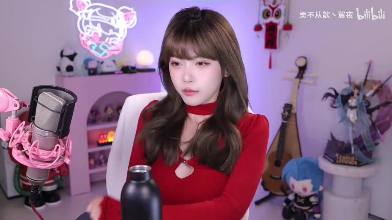 谈球吧官网登录入口她可太懂网友想看什么！周淑怡镜头前展示“伤疤”：在家就能看马里亚纳海沟