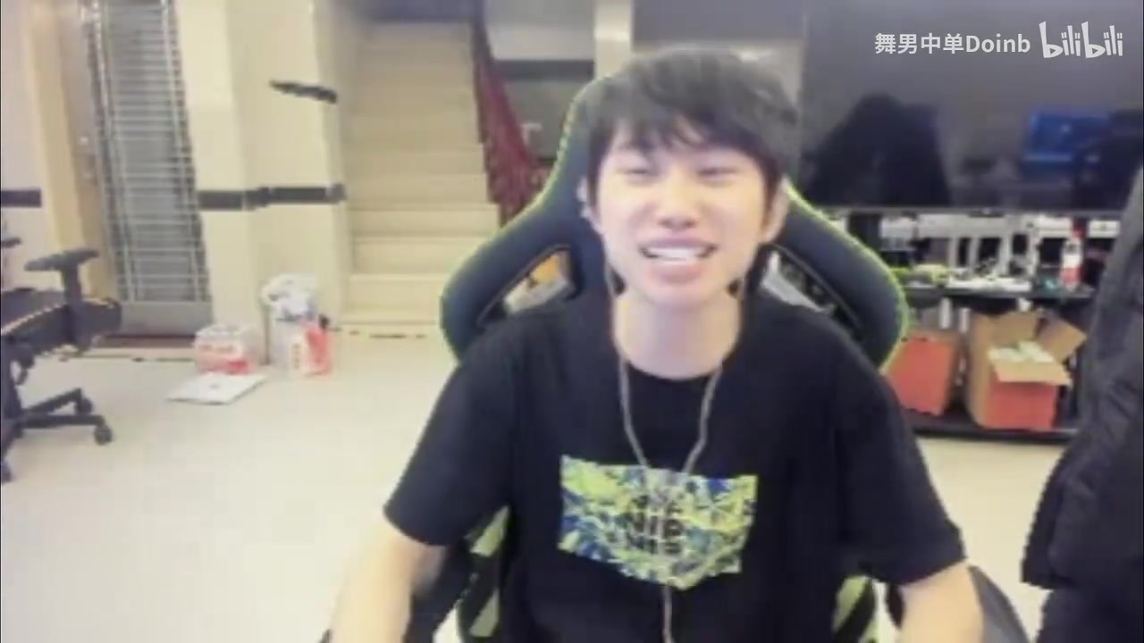 谈球吧(中国)官方网站Doinb韩服撞车Lwx：住手吧B神 翔翔要红了