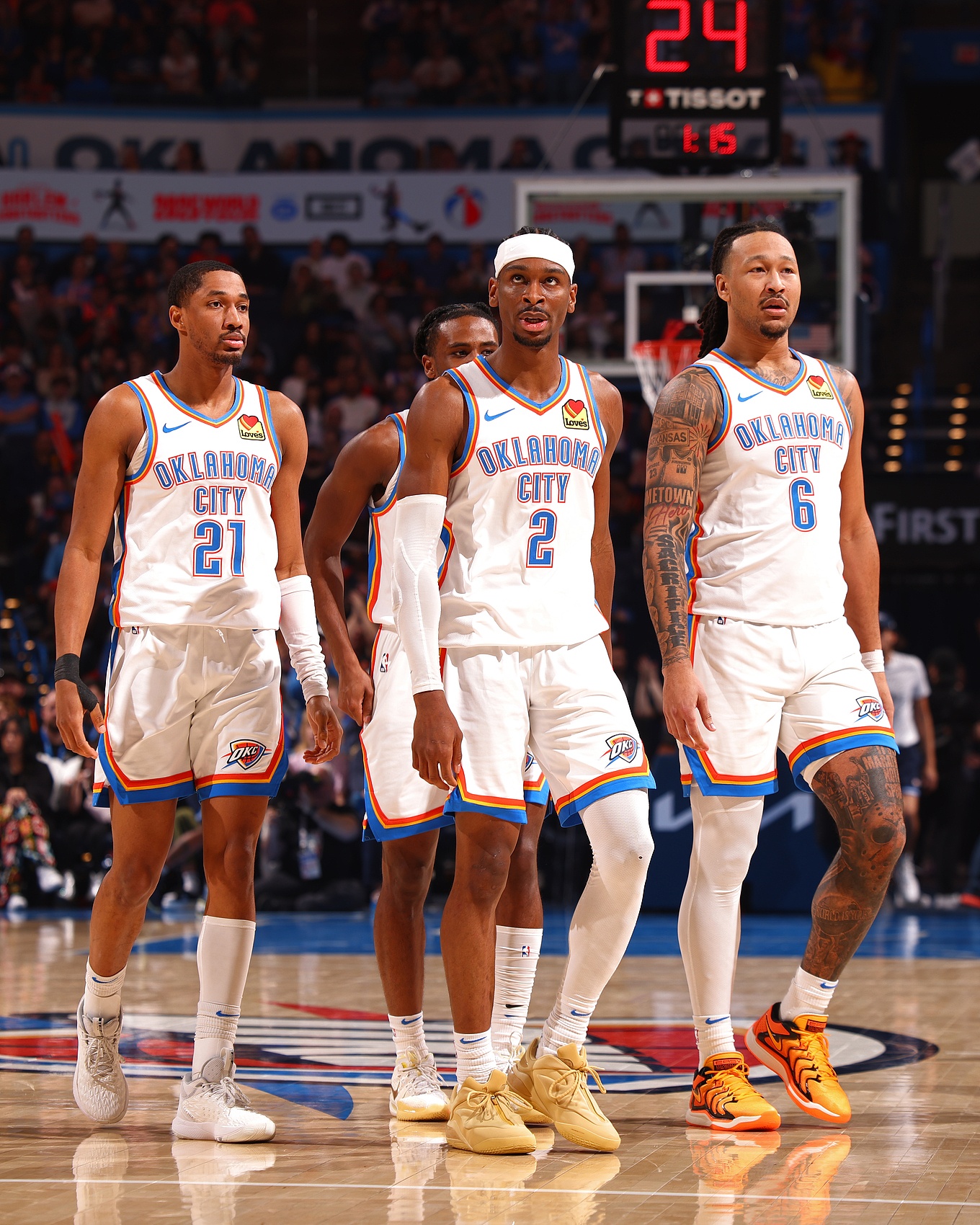 谈球吧体育app下载战绩断层领先！你认为季后赛西部谁能威胁到这支雷霆队🤔？