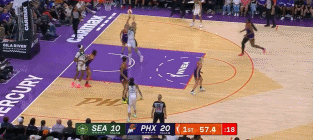 谈球吧体育官网入口小宝继续加油~李月汝风暴队首秀拿下6分4板4助 上半场5分2板2助