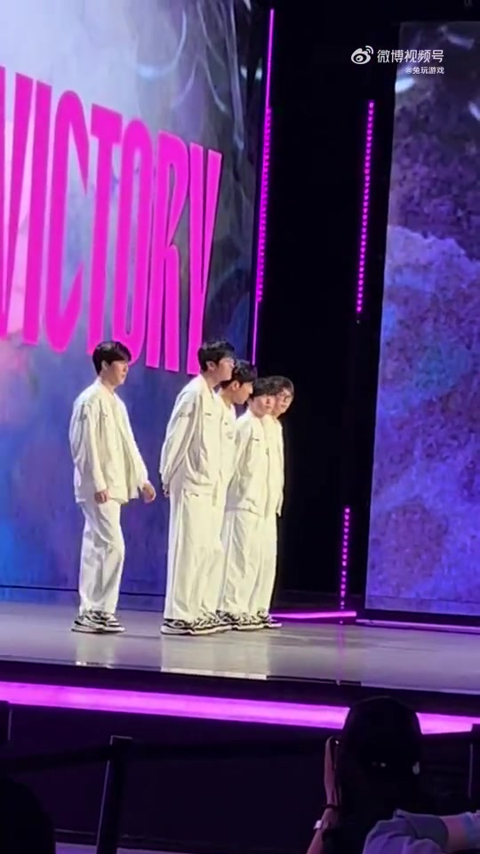 谈球吧体育app下载Meiko分享LPL击败EDG动态：谢谢大家支持，继续向前